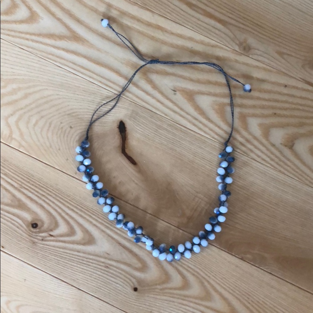 Blue and white adjustable necklace